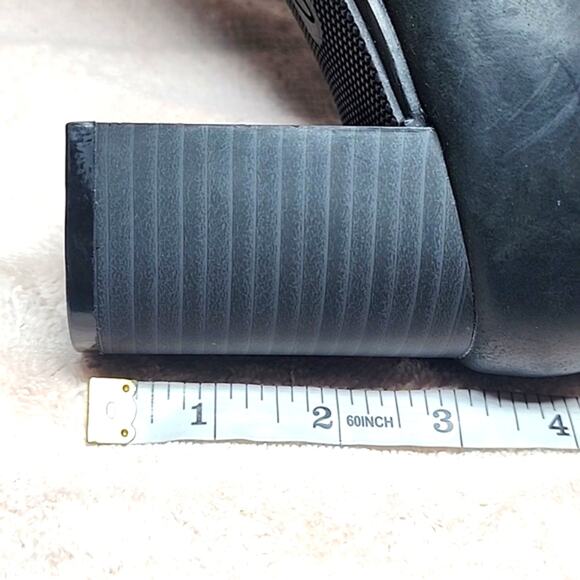 CLARKS BAYLA GLOW FASHION BLACK BOOTS NUBUCK LEATHER LADIES 8.5 NWOB■VELCRO STAP - Picture 4 of 16